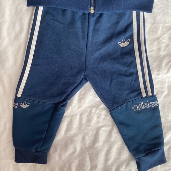 Adidas tracksuit 12-18m - Picture 3 of 10